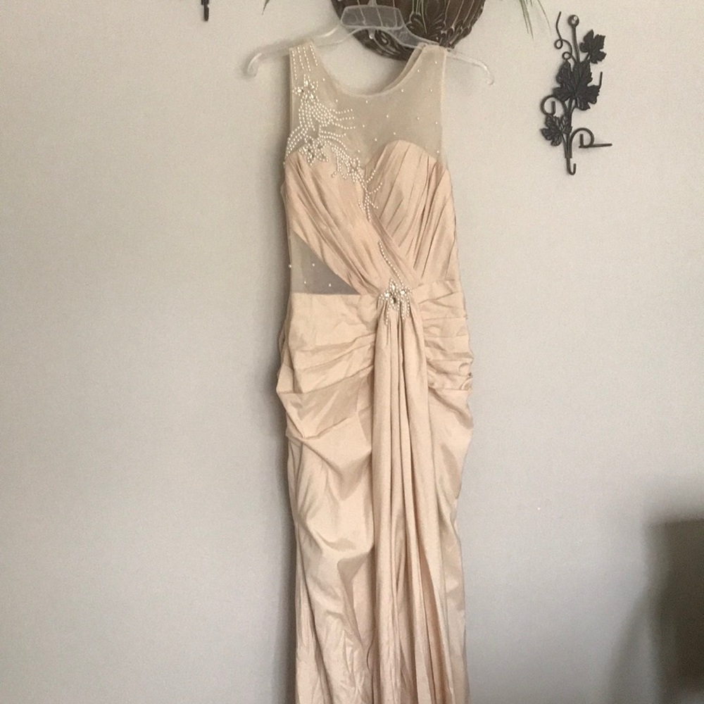Sexy nude back scalloped sleeveless gown